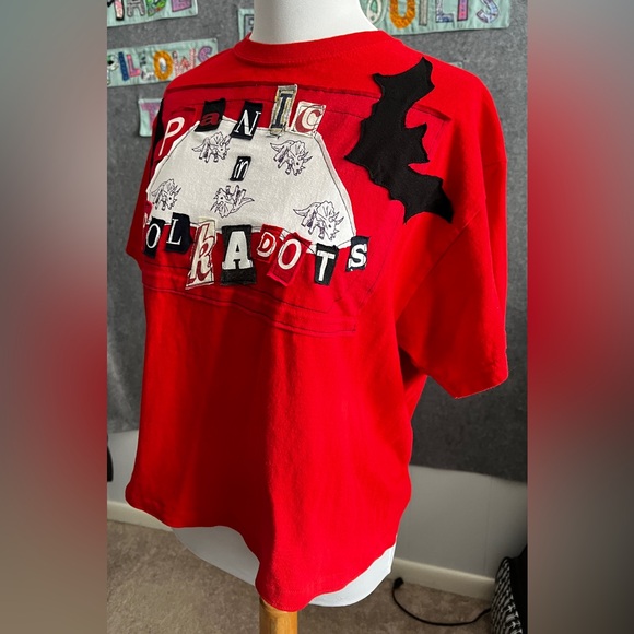 Ransom Note Tee Shirt - Red Dino Bats - Picture 3 of 8